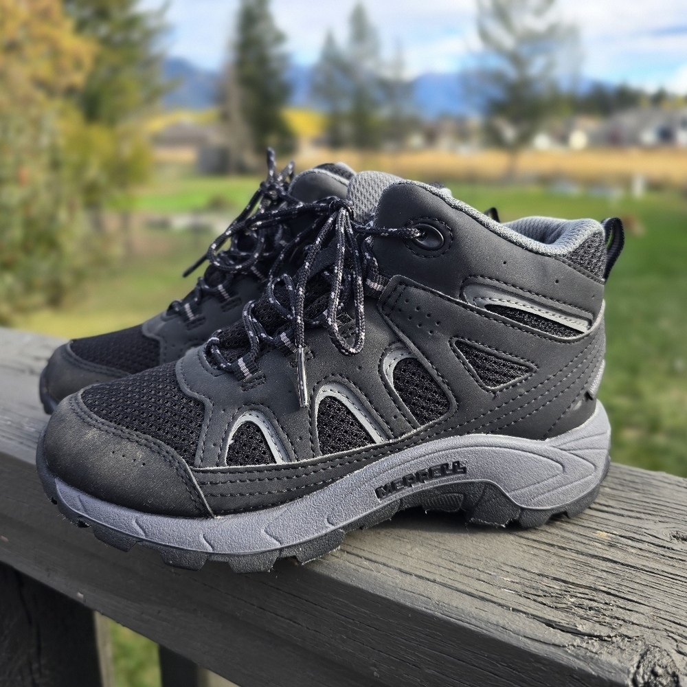 MerrellOakcreek Mid Lace Waterproof Boot | Size 1 Wide - Picture 2 of 3